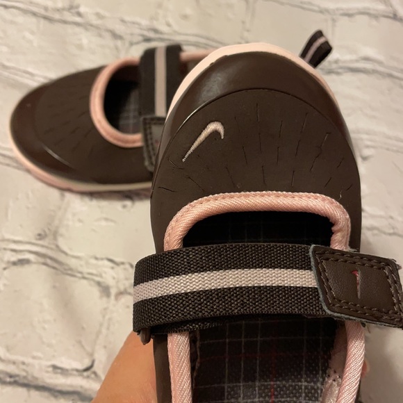 Girls Nike Free Size 6C - Picture 4 of 4